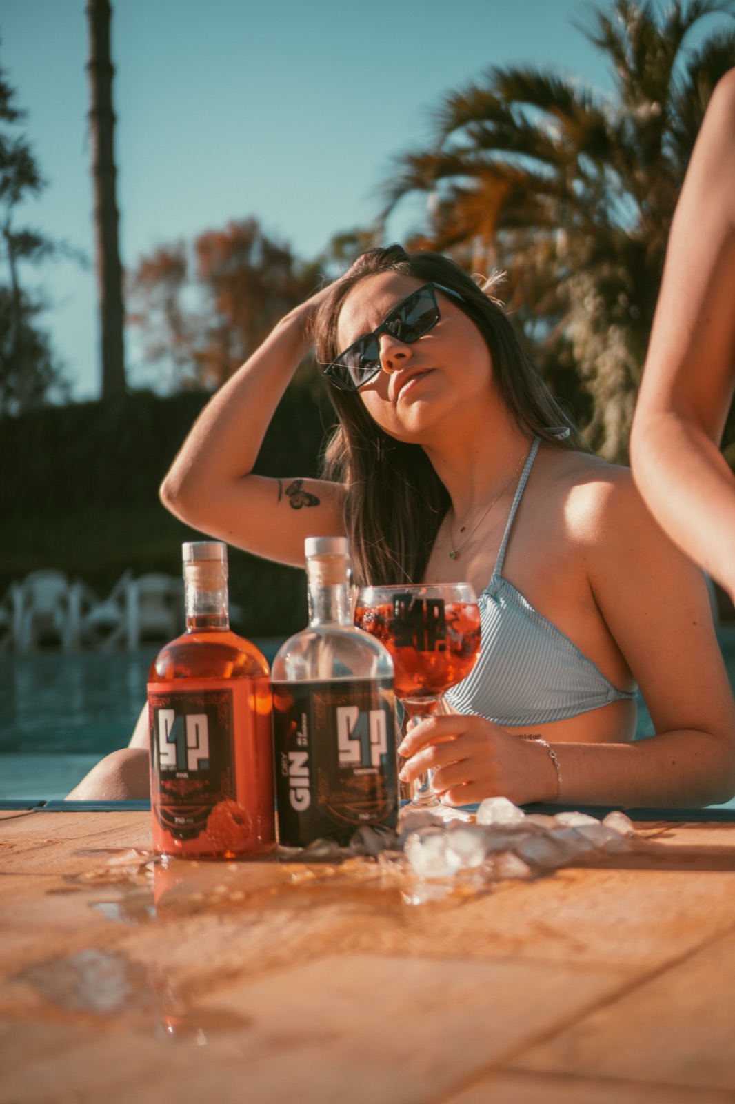 Gin 512 na piscina
